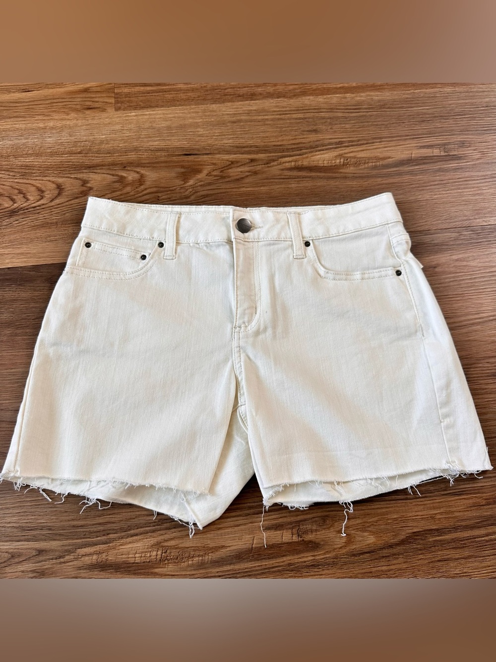 Daily Ritual Womens Ivory Denim Jean Shorts Stretch 27 Raw Hem 4” Classic Preppy